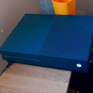 Xbox 1s [GEARS OF WAR LIMITED EDITION] 1TB